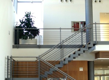 Escaleras. ESTRUCTURAS METÁLICAS FRUTOS