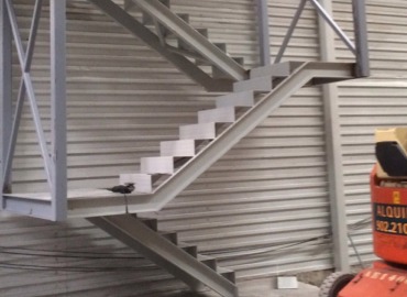 M. Prima. ESTRUCTURAS METÁLICAS FRUTOS