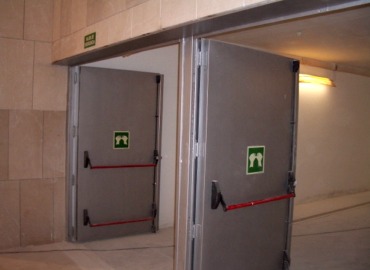 Puertas. ESTRUCTURAS METÁLICAS FRUTOS